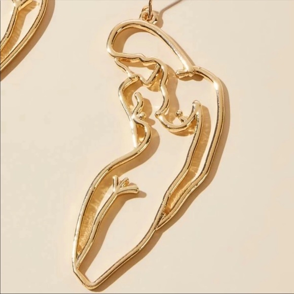 3/$30 💛 Abstract Human Body Earrings - Picture 2 of 3